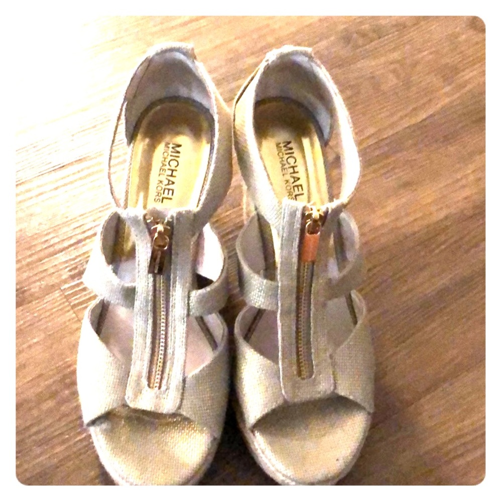 Tan Sandal W/Gold Zipper Size:9.5